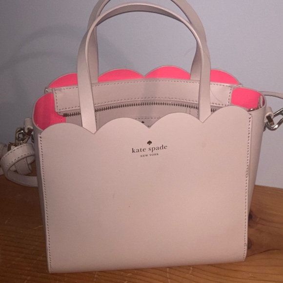 Kate Spade Pink scalloped bag - Picture 1 of 5